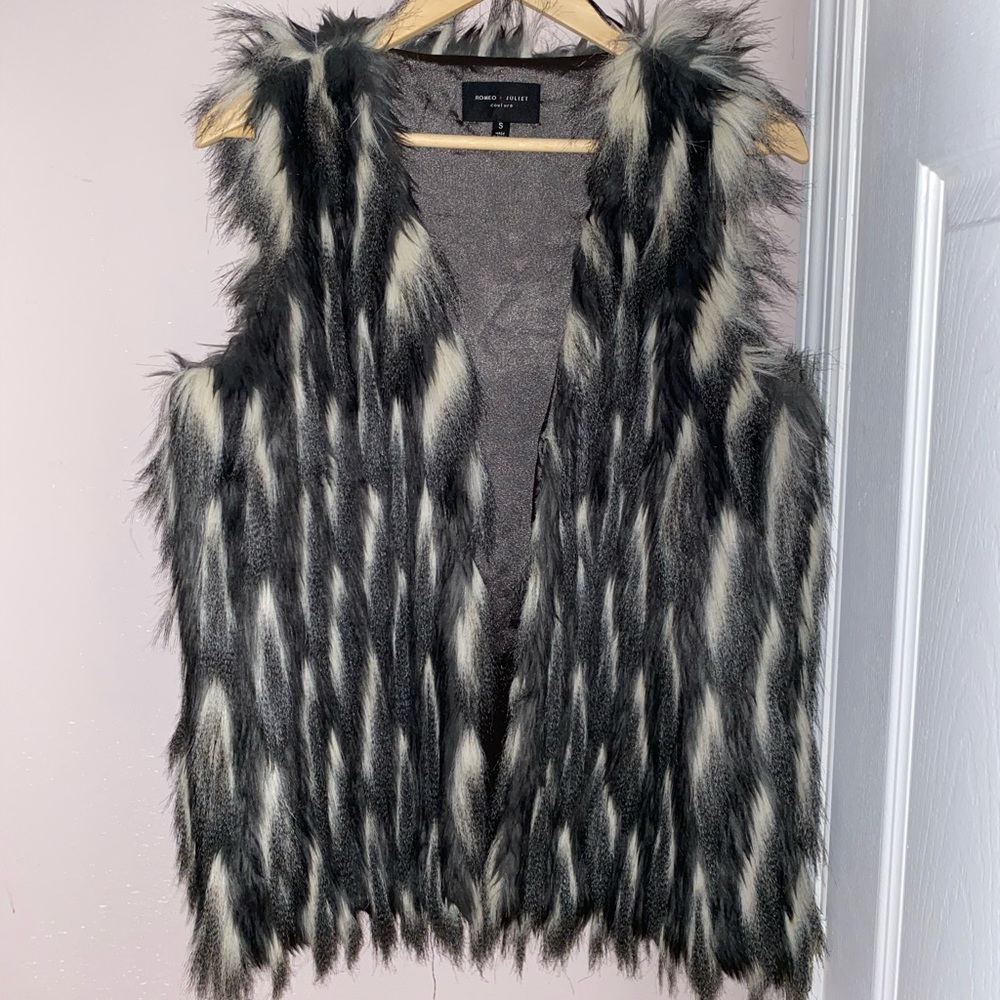Romeo + Juliet Faux Fur Vest